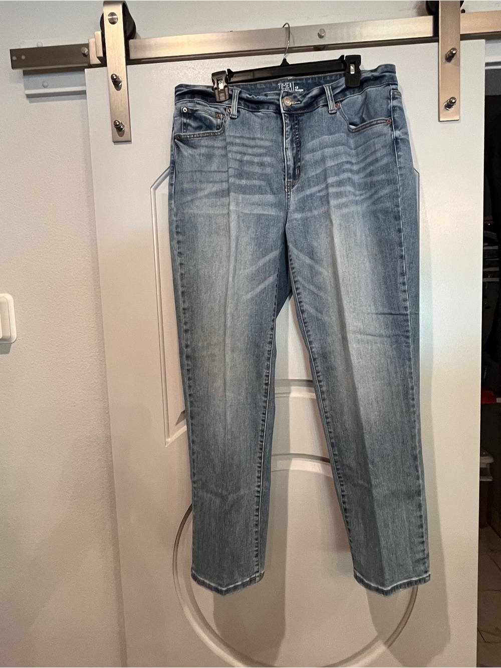 Time and Tru Light Blue Cropped Straight-Leg Jeans. GUC!